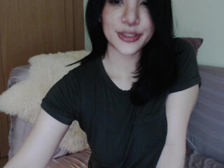 sexyzandee cute brunette with natural tits chatting in fries