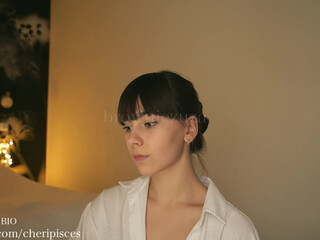 browniezuza pulls pussy to orgasm