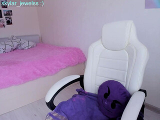 skylar_jewelss submissive chick makes suction