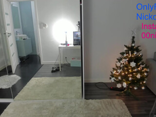 nickolll naughty  girl  fingering vagina in the shower