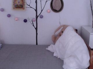 marshmallow_sage attractive chick is pounded with a bottle in the ass.