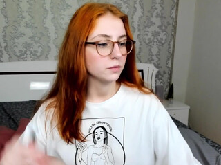 leona_golden openwork babe turns with juicy tits