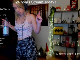 kimilee22 find her masturbating