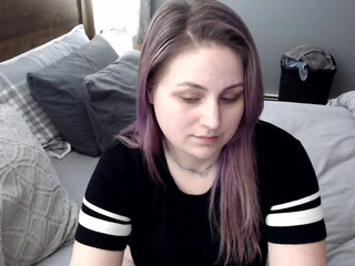 dylann_dixxon showing off her young body