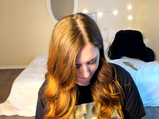 allysonbettie pretty model fucks pussy