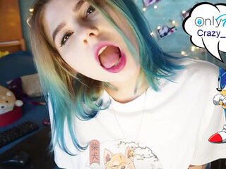 xxx_crazy_fox juicy chick fingers her shaved holes