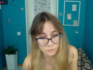 agnes_sindi bitch in stockings gets squirt