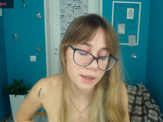 agnes_sindi cute chick jerks both holes