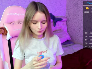 loli_lane cute brunette sucking dick