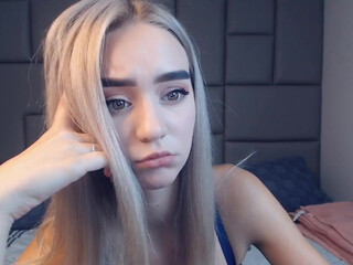 shygloria4u bitch with huge booty caresses hairy cunt