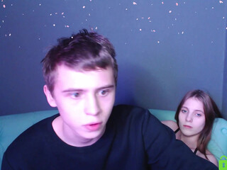 meandmaboy young chicks dance striptease