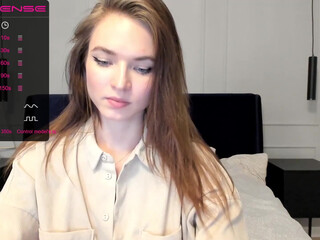 marypsiss gorgeous young lady jerks both holes