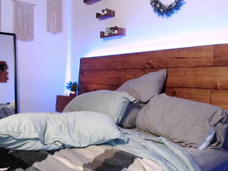 evesoasisxxx cute little doll caresses big boobs