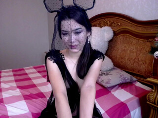 coco_lalya adult mare jerks both holes with fingers