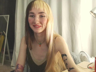 bella_vampir busty young lady erotically posing in a dress