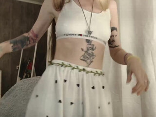 bella_vampir fingering pussy moaning another whore