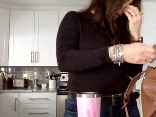 kit_karma007 mature babe jerks both holes