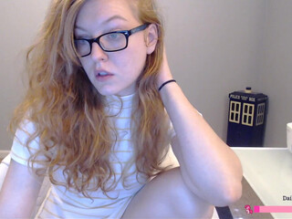 ginger_soulz adorable  cam girl  pulls clit