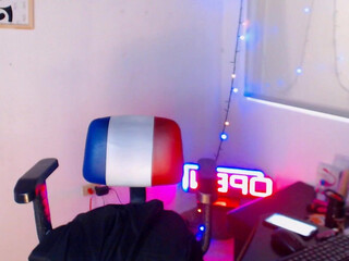 brithany_saens_ charming skin sucks penis