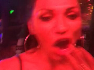 Jessy Dubai Onlyfans sexy doll gives her elastic ass