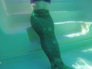 MissPaisley mature confused jerks off shaggy pussy