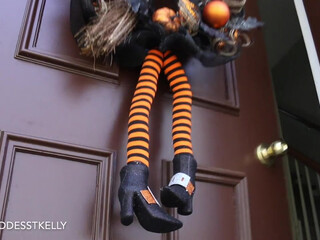 GoddessTKelly shows itself in all its glory