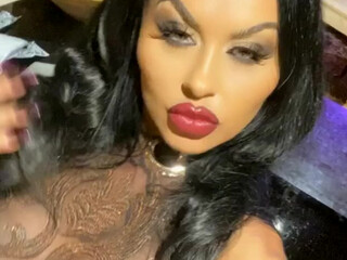 Emily Balfour has both slits