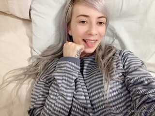 PastelWife onlyfans gorgeous beast caresses the vagina with fingers