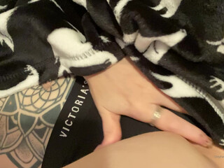 PastelWife onlyfans vicious bitch tightly stretches her pussy