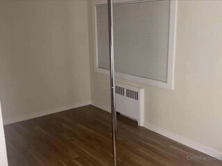 Nicki Foxx obnoxious retired with vibrator