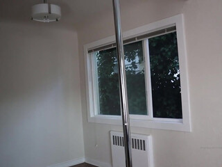 Nicki Foxx juicy babe caresses pussy