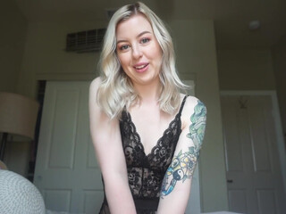 Mystie_Mae amazing wench fucks herself with sex toys