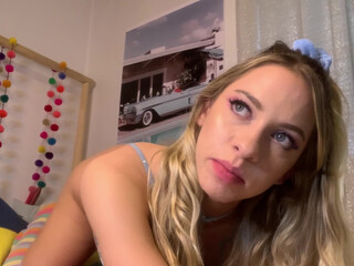 Khloe Kapri onlyfans sexy nipple