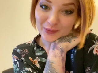 zaradurose onlyfans cute  cam girl  pulls pussy