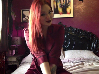 zaradurose onlyfans whore model shows off her beauty