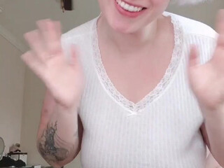 qtsnack onlyfans Wicked chick sucks off a fat dick