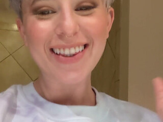 qtsnack onlyfans appetizing bitch fingering sex machine