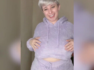 qtsnack onlyfans charming babe shows off beautiful sissy