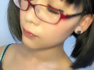 eri_kitami amused with the toy