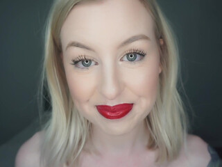 Mystie_mae gorgeous beast jumping on a dildo