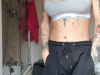 Mia Maffia Onlyfans graceful babe gently masturbates pussy