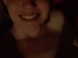 Nadialove housewalker reveals her delicious body