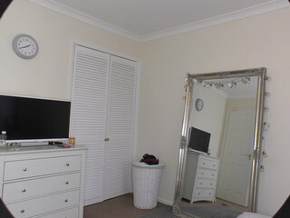 laurenlouise mature skin fucks itself with a phallus