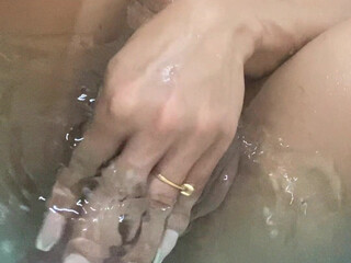 Vanessa Jhons onlyfans a cool lady is dancing a striptease slowly