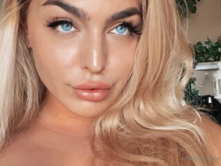 OnlyFans Emily_Rinaudo naughty bitch shows pussy