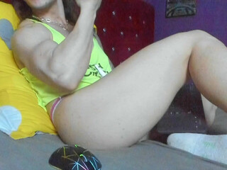 crazy_muscle spread her legs and caresses herself