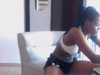 xnaomygomezx Crazy lady