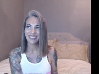 mizxtrix the charming bitch fucks both holes