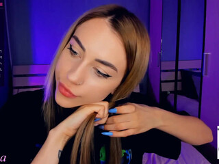 tonsykaprina cute pussy showing boobs