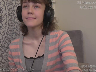 its_lily chick chats in fries